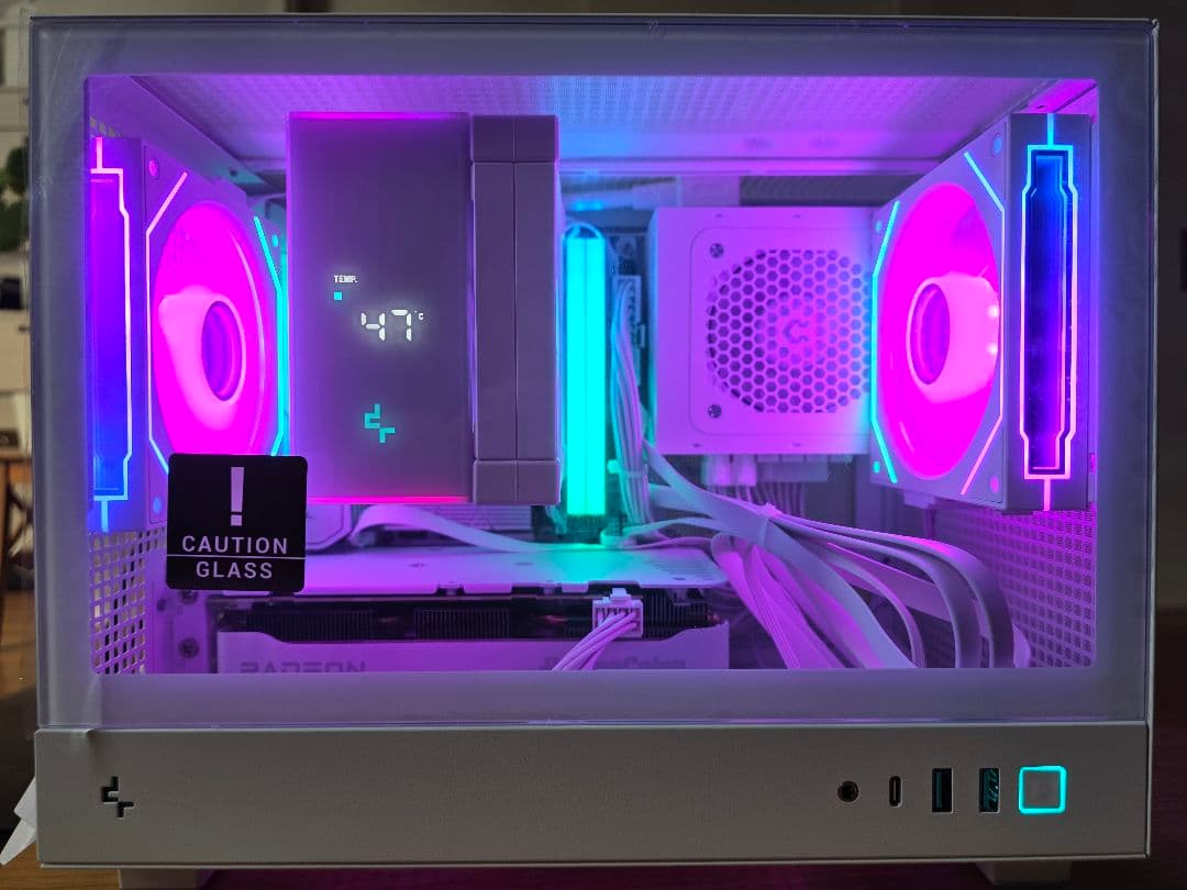 【白色小型ゲーミングPC】RX 9060 XT / ryzen7 7700