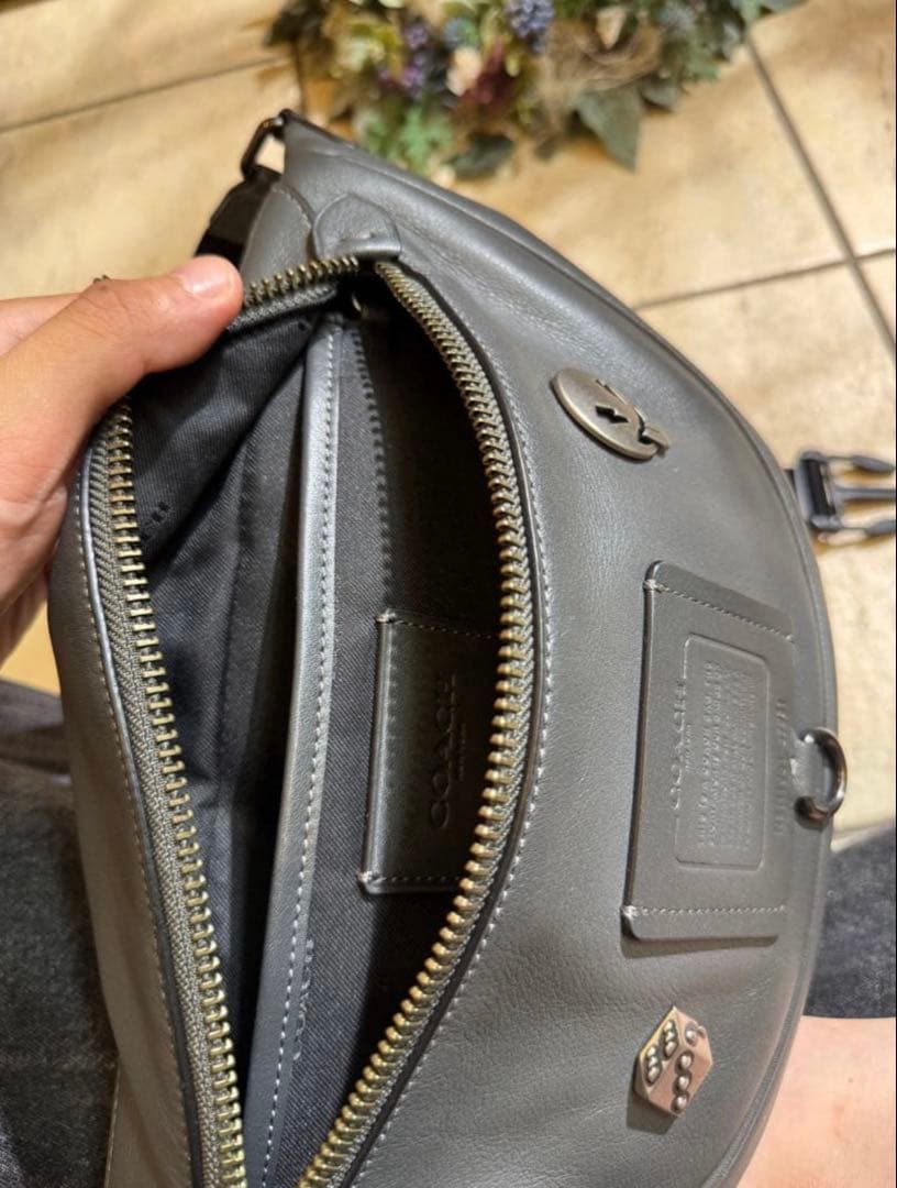 た*ん様 COACH レザー ボディバッグ