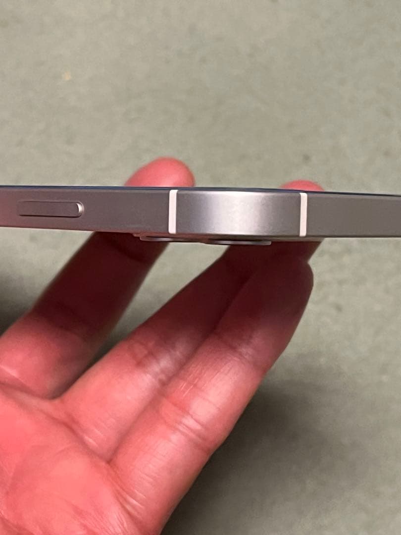 ほぼ美品 iPhone 12 64G SIMロック解除済