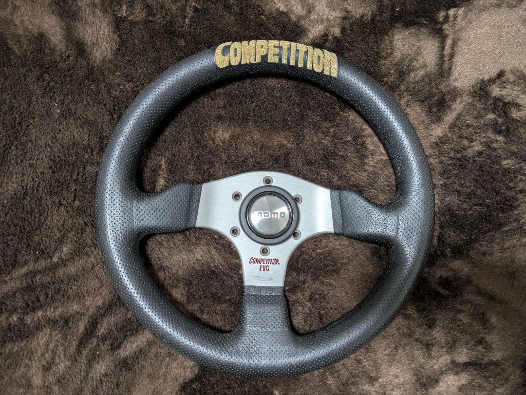 MOMO /コンペティションエボ☆販売終了モデル ☆美品　32パイ　☆最終値下げ