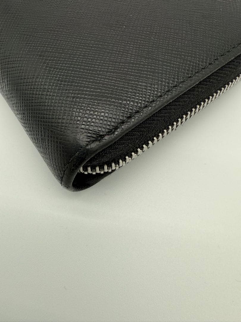 プラダ　サフィアーノ　レザー　ラウンドファスナー　長財布