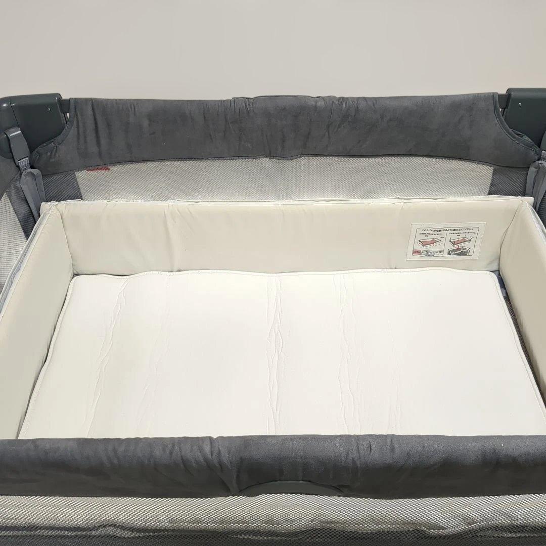 アップリカ　ココネルエアープラス　ベビーベッド　グレー　保存袋付き