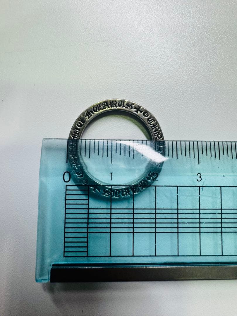 クロムハーツシルバーリング 彫刻テキスト