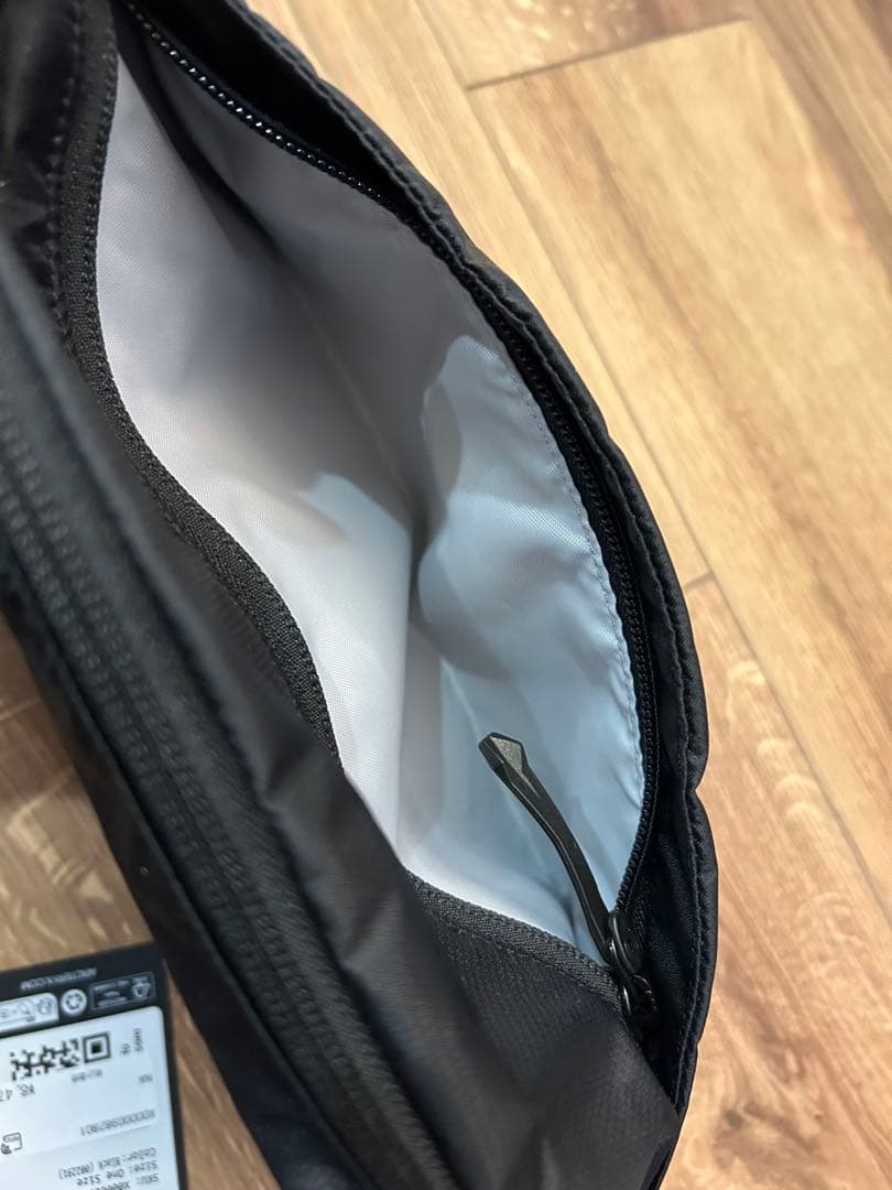 【正規品】Arc'teryx ヒリアド　クロスボディバッグ　ショルダーバッグ