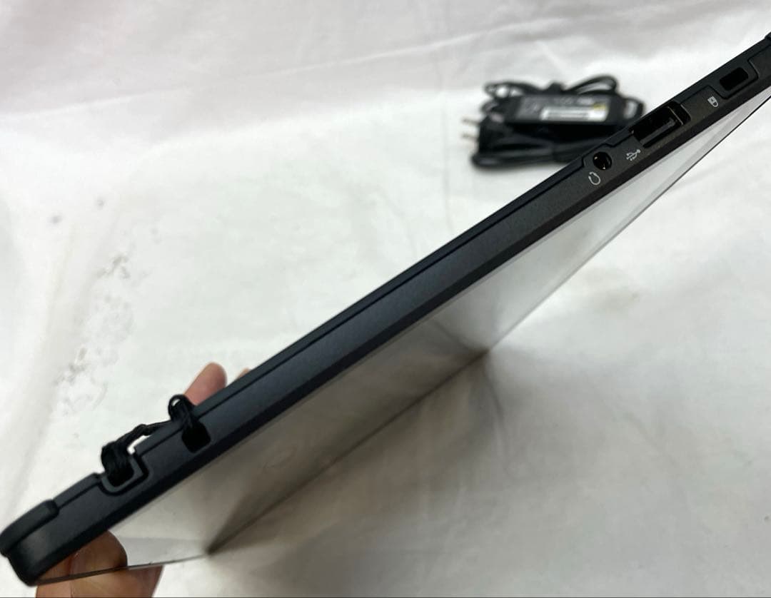 Arrows Tab　Q738/SE Celeron　SSD128 美品　ペン付