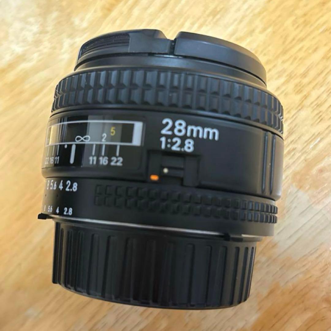 Nikon AF Nikkor 28mm f/2.8 レンズ メタルフード付