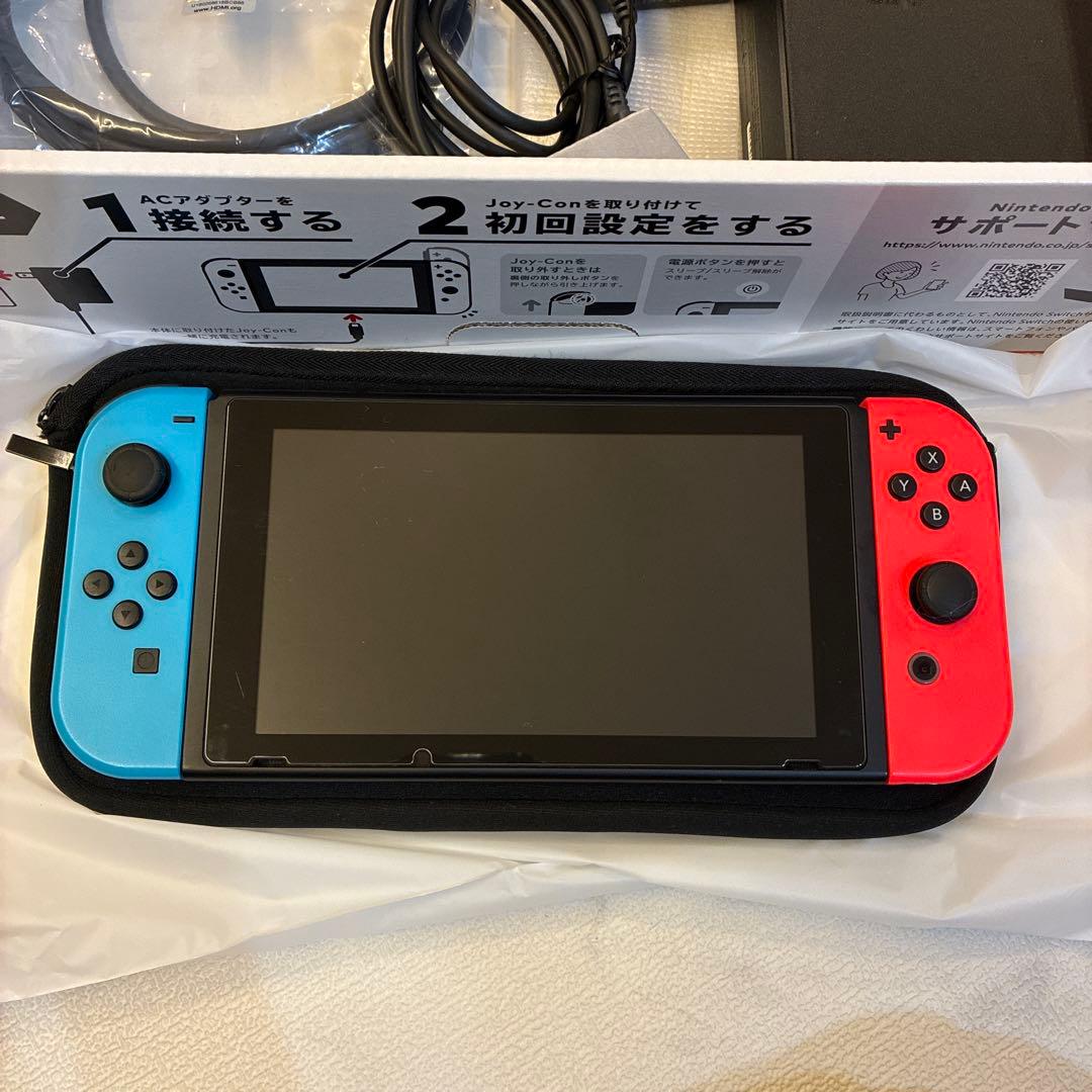 Nintendo Switch 本体、4本のジョイコン