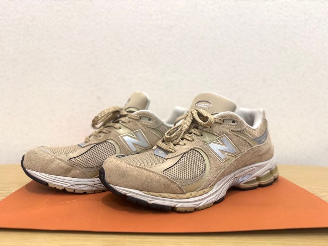 New Balance 2002R ベージュ