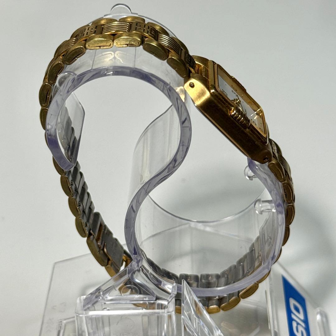 GIVENCHY ジバンシィ 227 白文字盤 レディース ゴールド