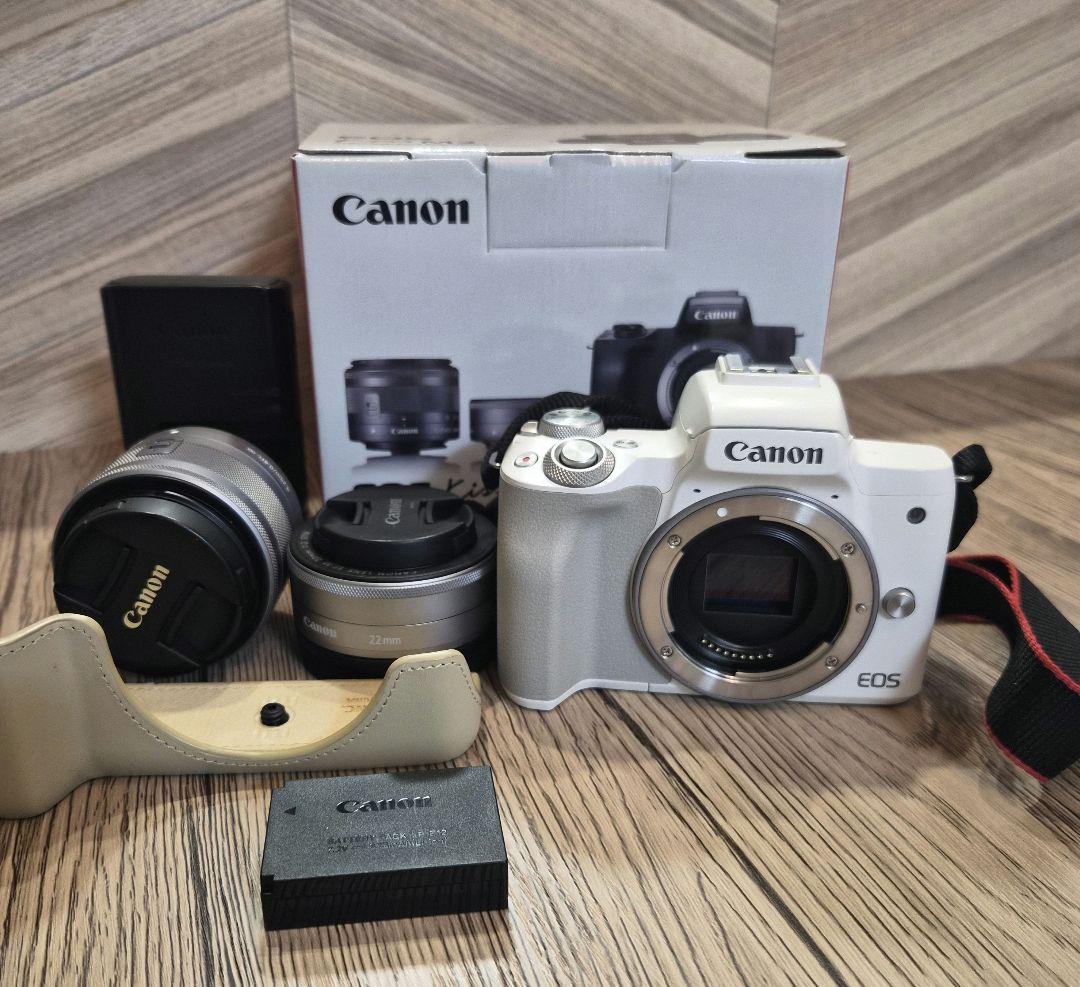 Canon EOS Kiss M2 ダブルレンズキット　ホワイト ミラーレス一眼