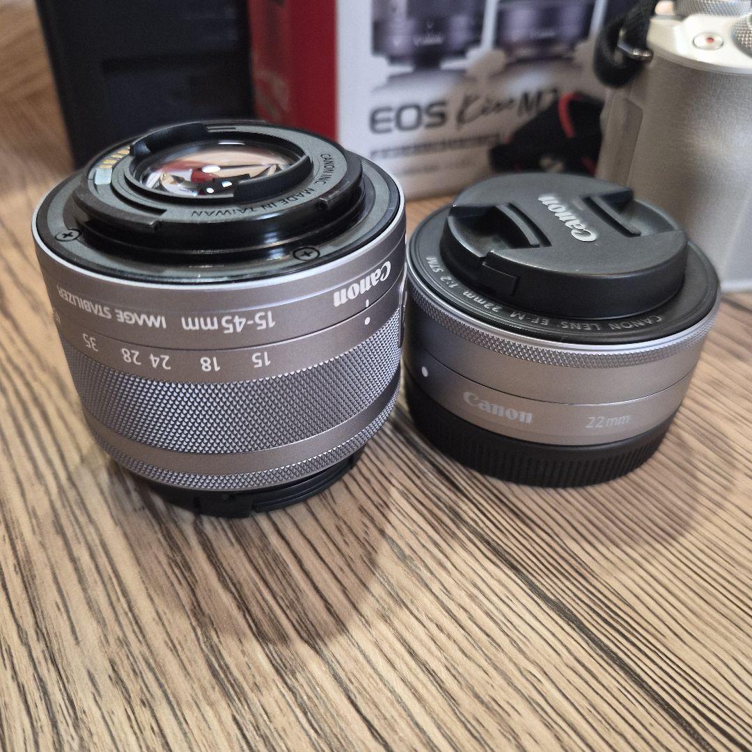 Canon EOS Kiss M2 ダブルレンズキット　ホワイト ミラーレス一眼