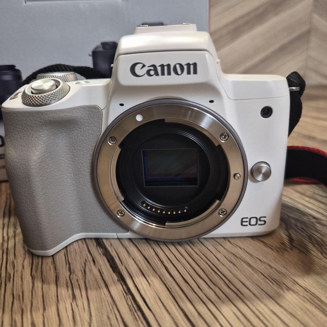 Canon EOS Kiss M2 ダブルレンズキット　ホワイト ミラーレス一眼