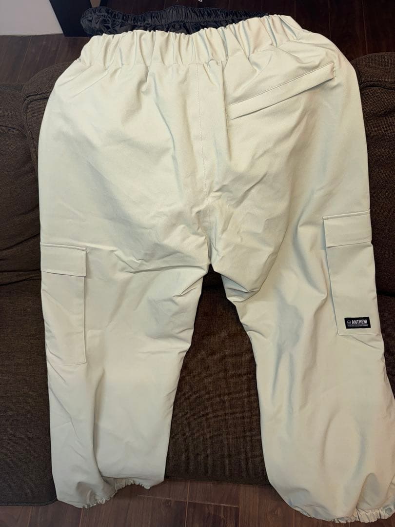 anthem スノボー用パンツ（カーキ色）