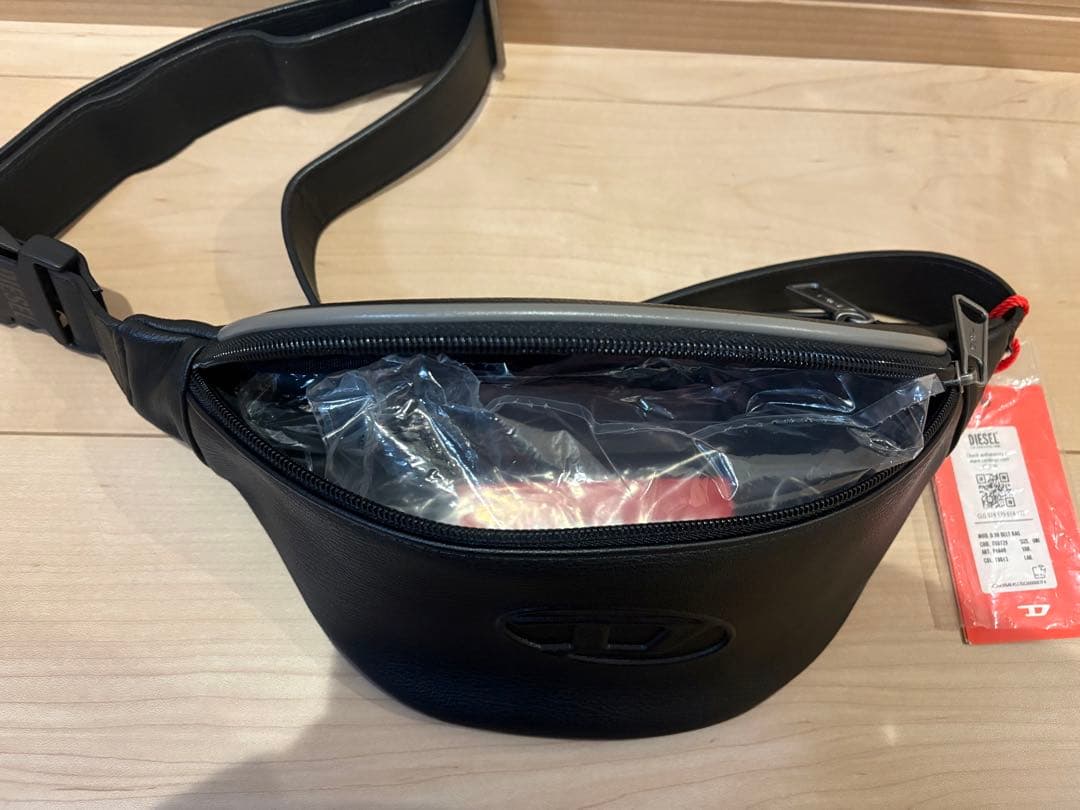 DIESEL ボディバッグ Dロゴ　エンボス ディーゼル ショルダー ブラック