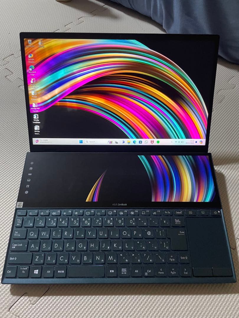 ASUS ZenBook Duo デュアルディスプレイ