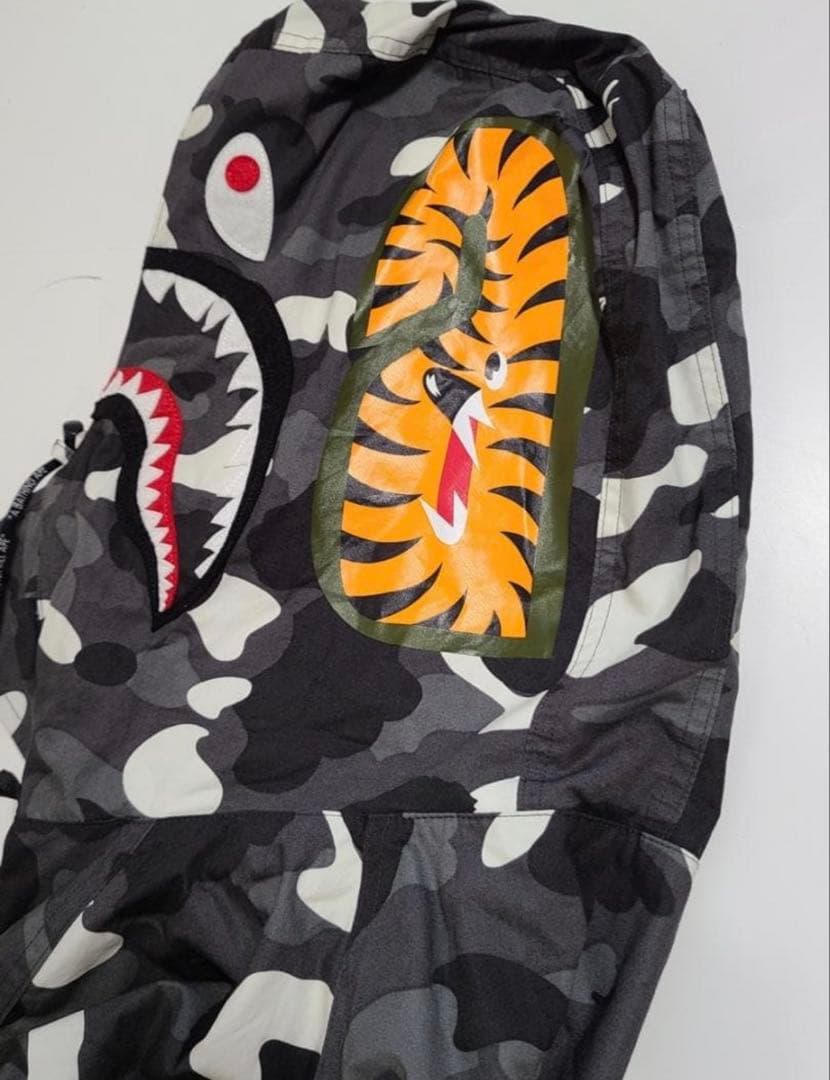 APE スノボジャケット　ブラックカモ