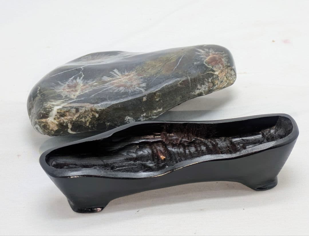 h*o様 菊花石　糸菊の紅白花　孔雀系母岩　山形　根尾 鑑賞石 水石 自然石　木