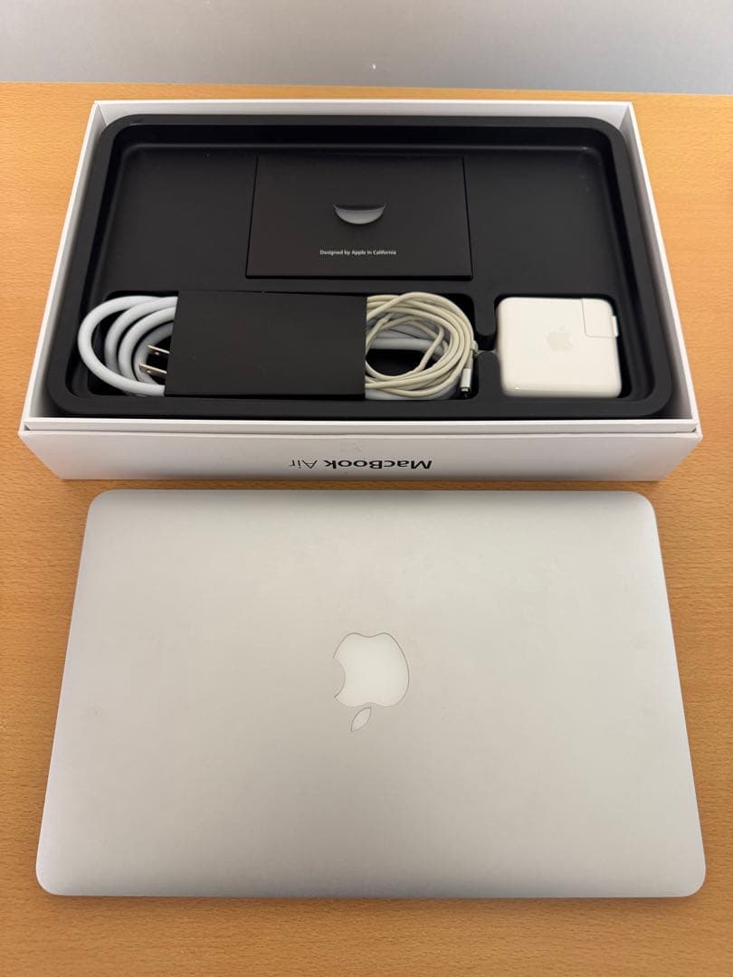 MacBook本体 Apple MacBook Air MD224J/A
