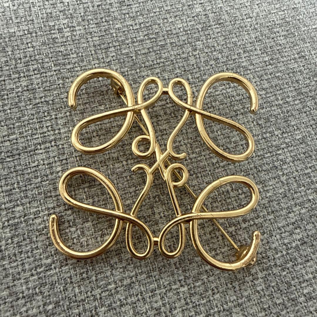 【最終価格】ロエベ　ブローチ　ピンクゴールド