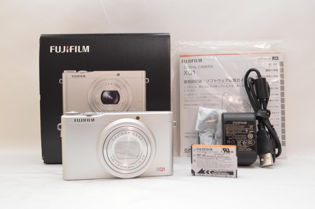 ✨希少な未使用級美品✨ FUJIFILM XQ1 シルバー 付属あり