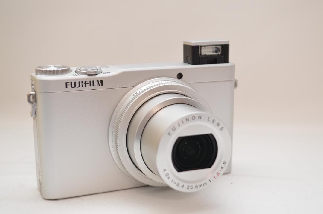 ✨希少な未使用級美品✨ FUJIFILM XQ1 シルバー 付属あり