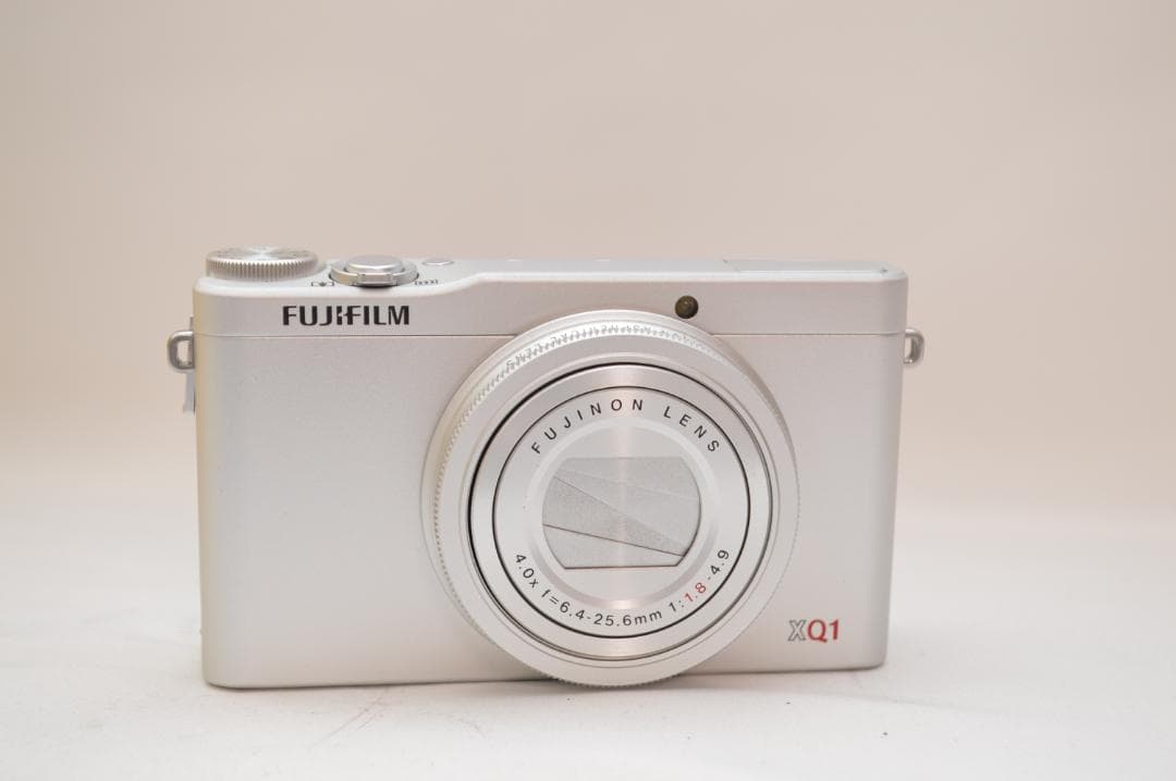 ✨希少な未使用級美品✨ FUJIFILM XQ1 シルバー 付属あり