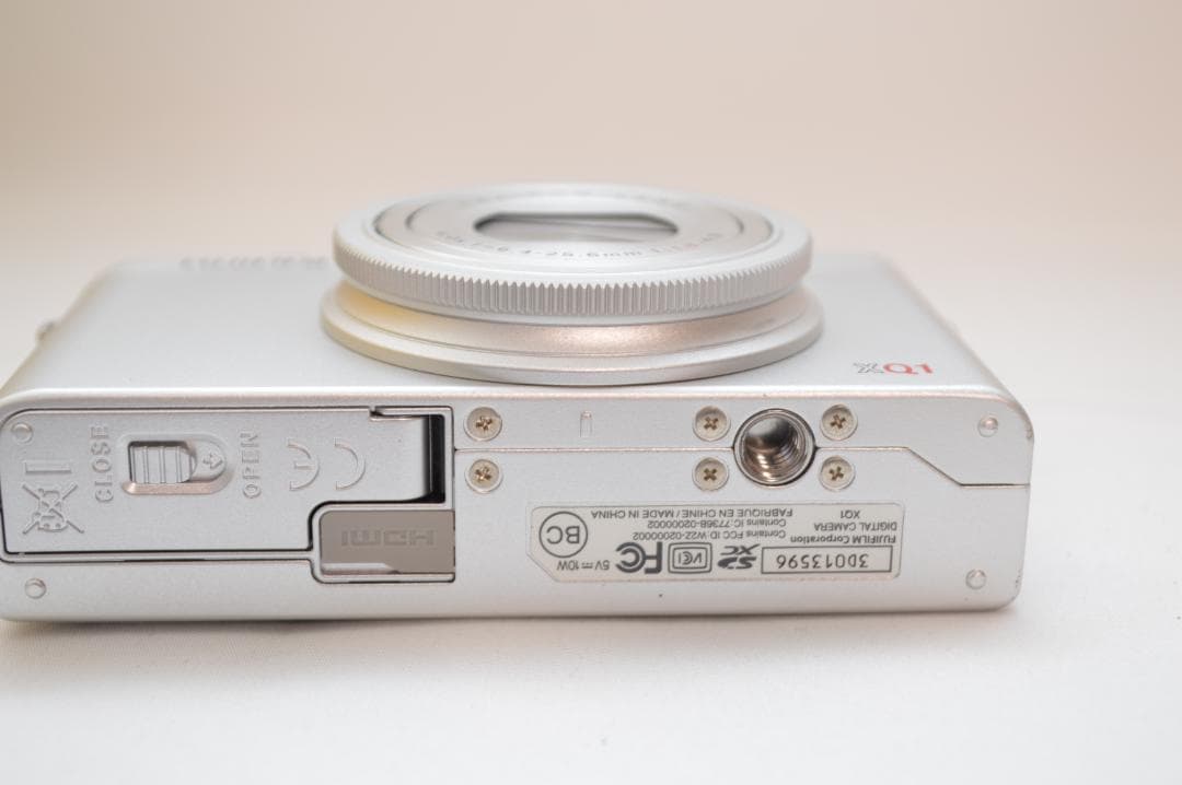 ✨希少な未使用級美品✨ FUJIFILM XQ1 シルバー 付属あり