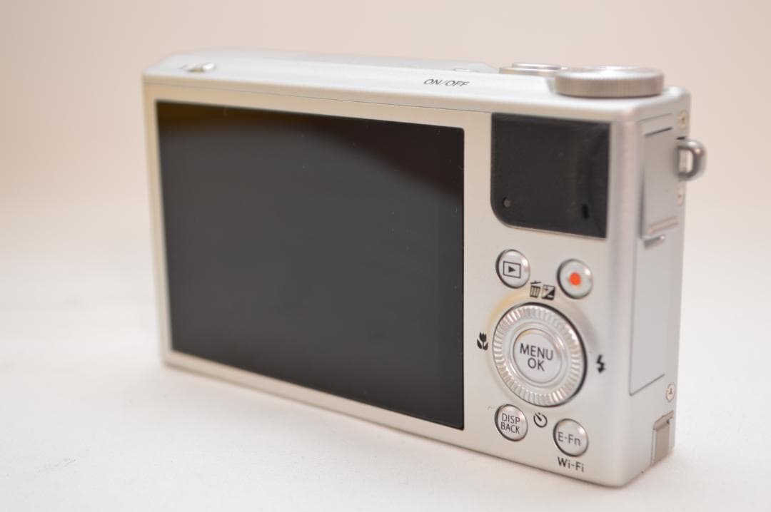 ✨希少な未使用級美品✨ FUJIFILM XQ1 シルバー 付属あり