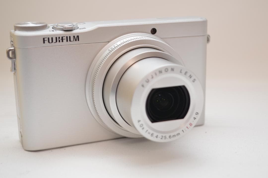 ✨希少な未使用級美品✨ FUJIFILM XQ1 シルバー 付属あり