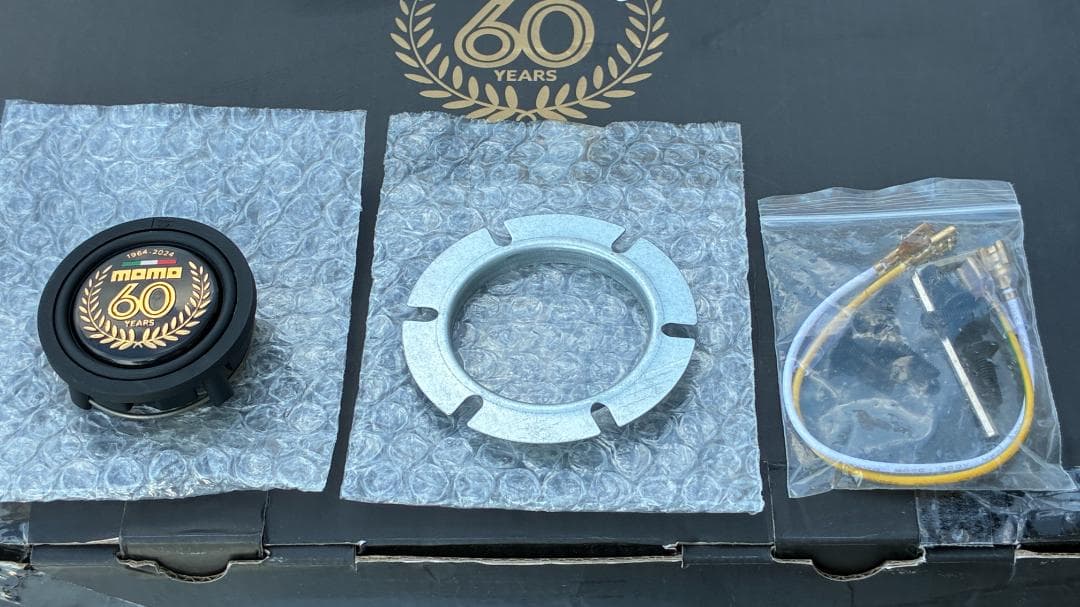 ★最終販売価格★MOMOステアリング35㎝レザーブラックMOMO60周年記念