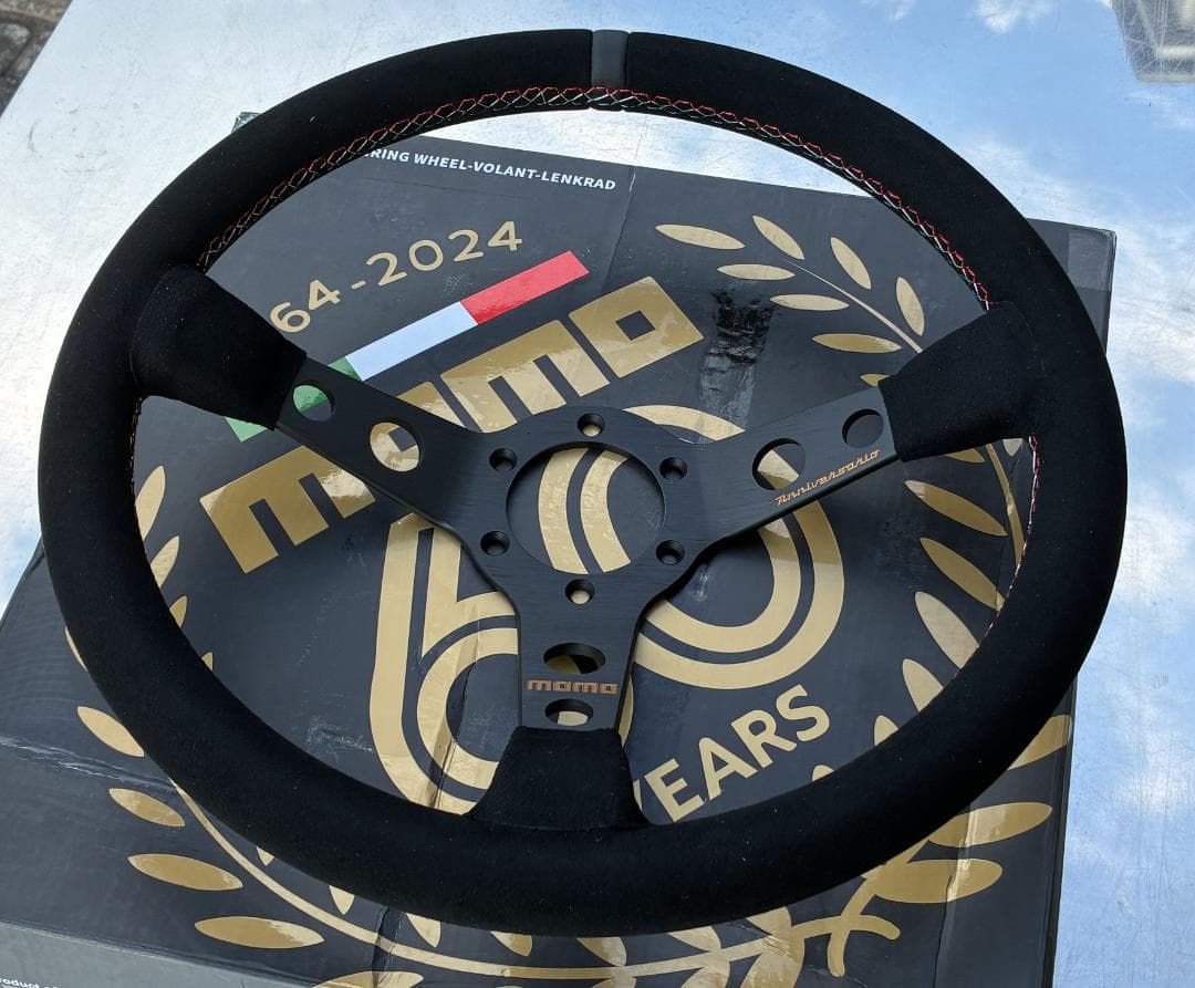 ★最終販売価格★MOMOステアリング35㎝レザーブラックMOMO60周年記念