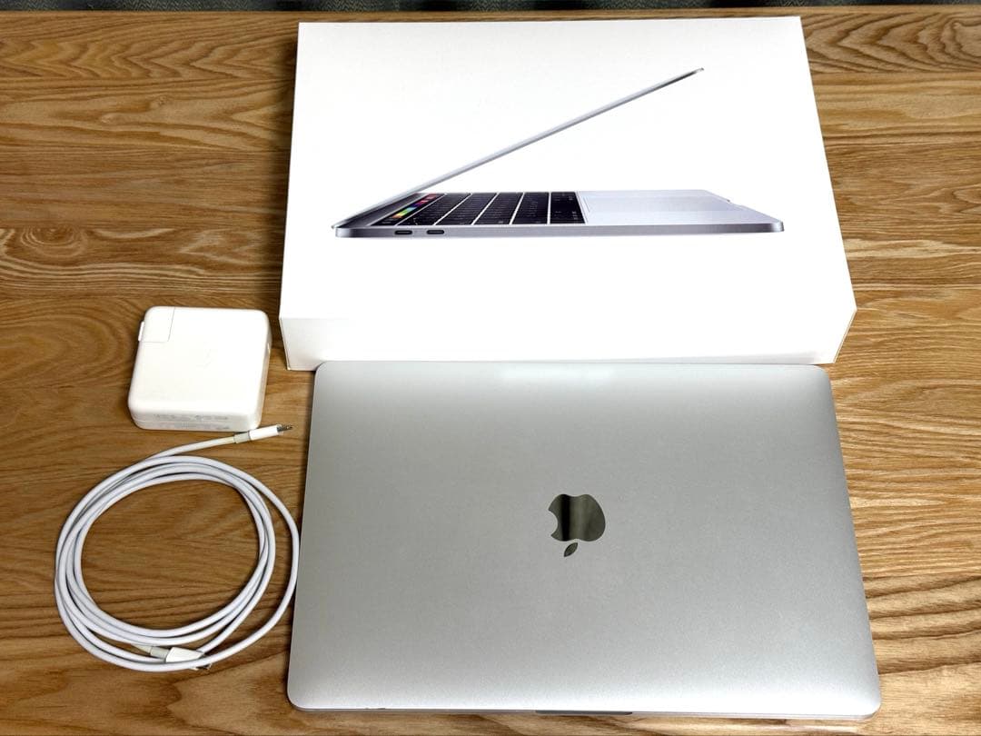MacBook Pro13.3㌅2018 i7/16GB/256GB A1989