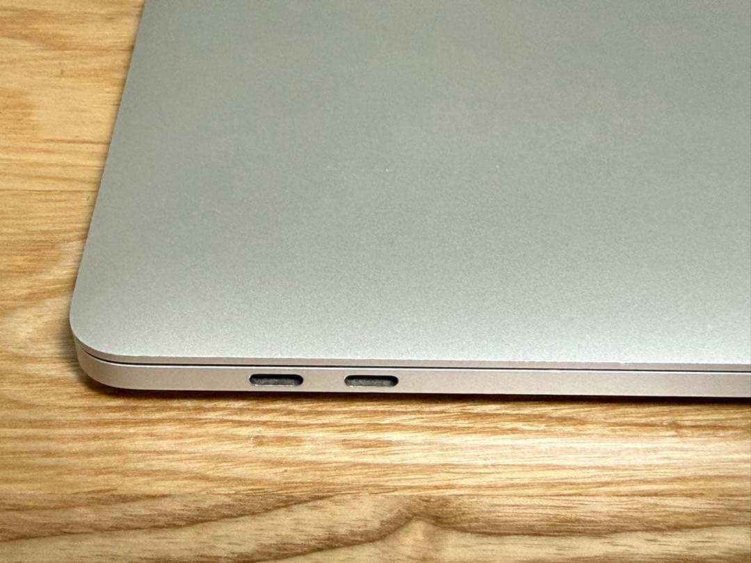 MacBook Pro13.3㌅2018 i7/16GB/256GB A1989