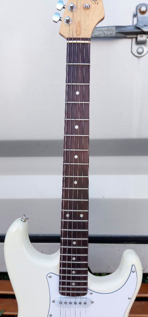 【美品】Bucchus　UNIVERSE　BST-1R SW　エレキギター