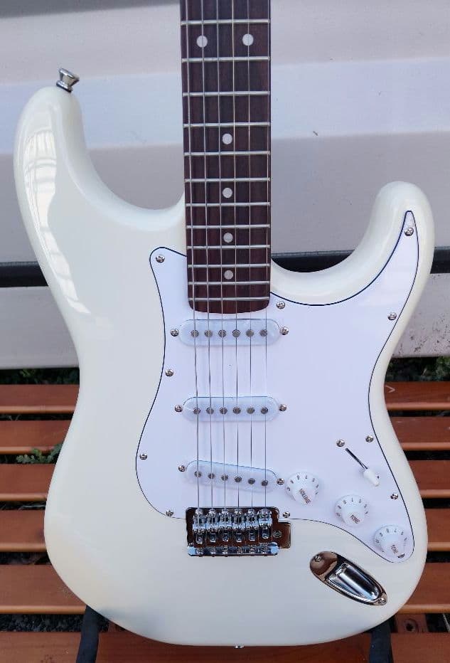 【美品】Bucchus　UNIVERSE　BST-1R SW　エレキギター