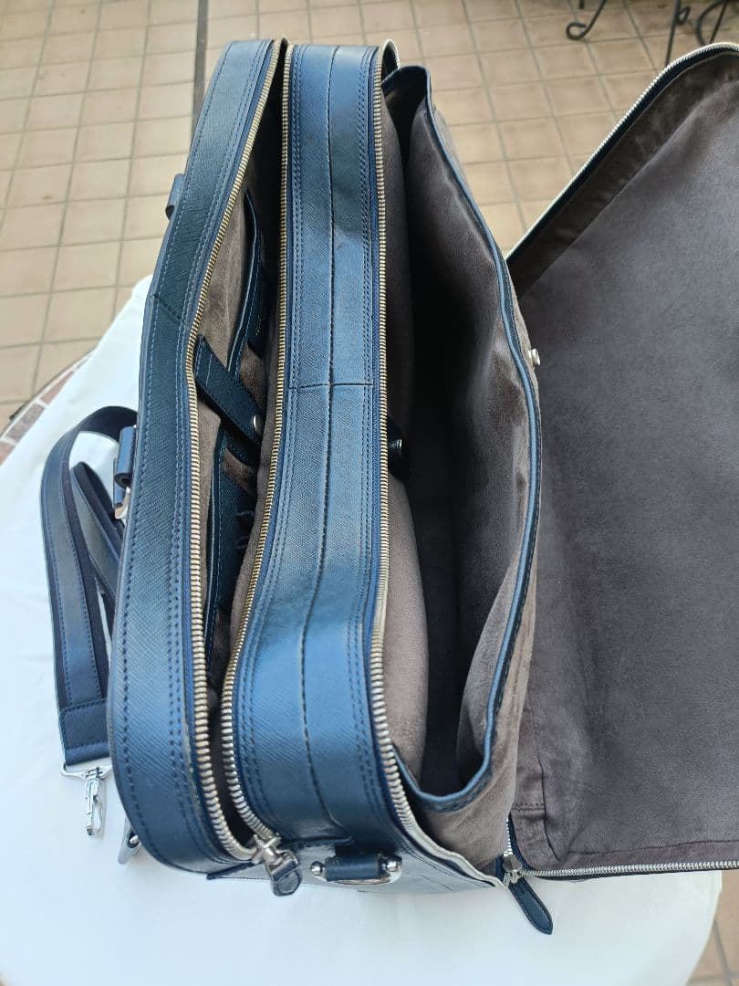 ペッレモルビダ　ブリーフバック　2室タイプ　ネイビー