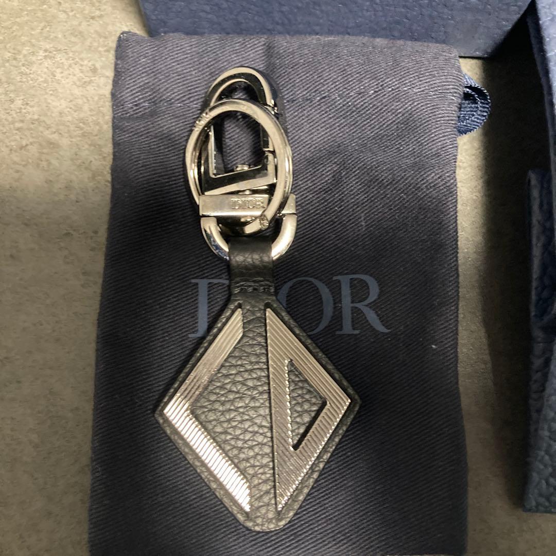 Dior ダイヤモンド型キーホルダー