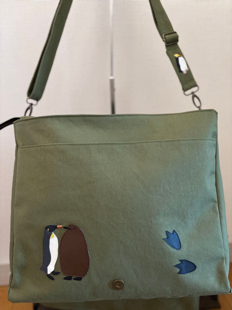一波様　フラップ付きショルダーバッグ　コウテイペンギン　キングペンギン