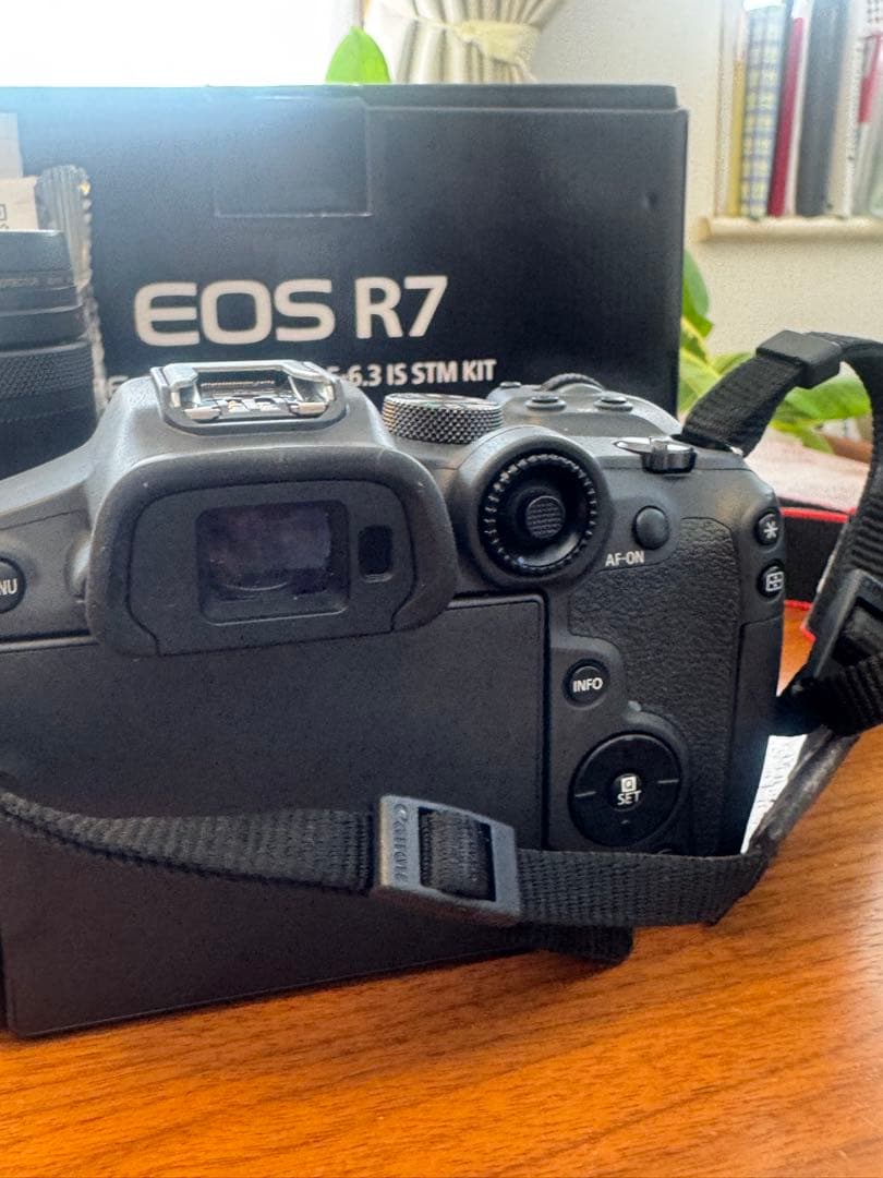 Canon EOS R7 ミラーレス一眼 レンズ付き