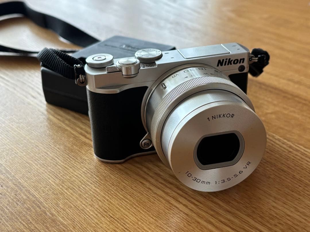 デジタルカメラ Nikon 1 J5