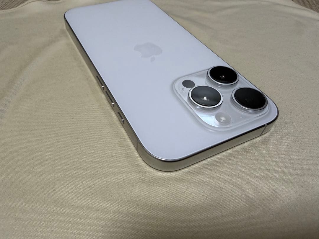 綺麗　iPhone 16Pro 256GB ホワイトバッテリー99%SIMフリー