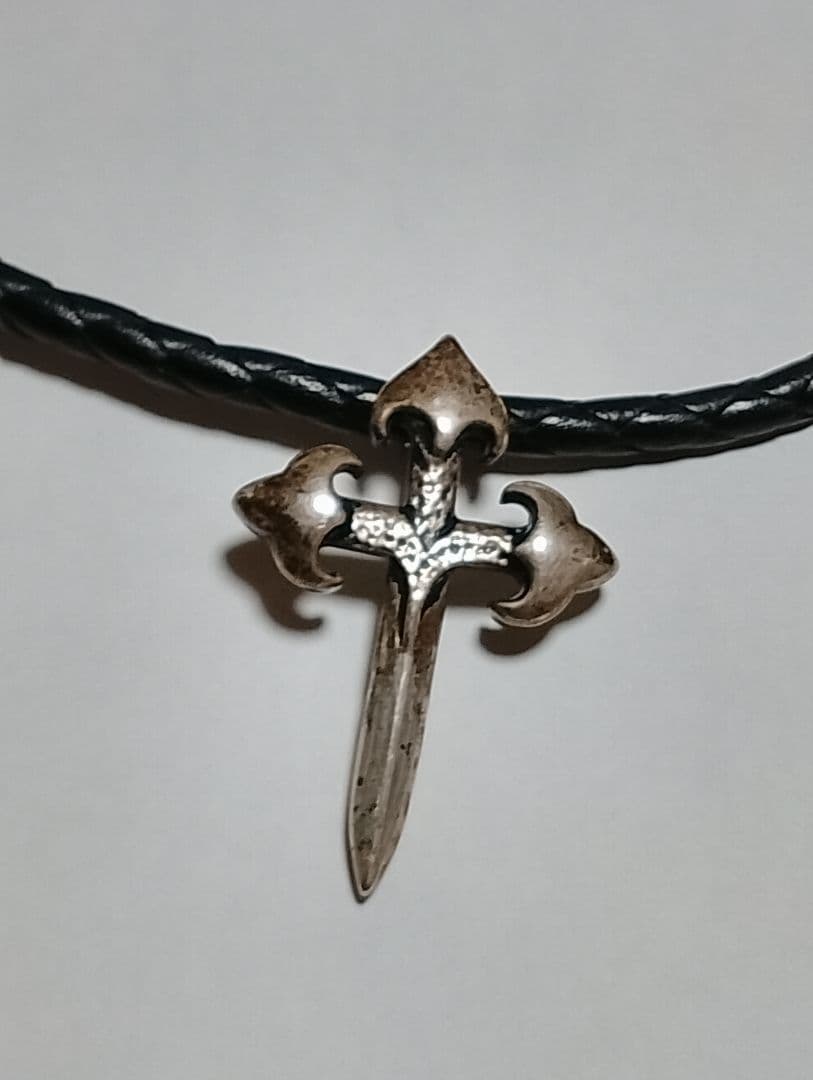 Leathers and Treasures ポリチーノ クロス ペンダント