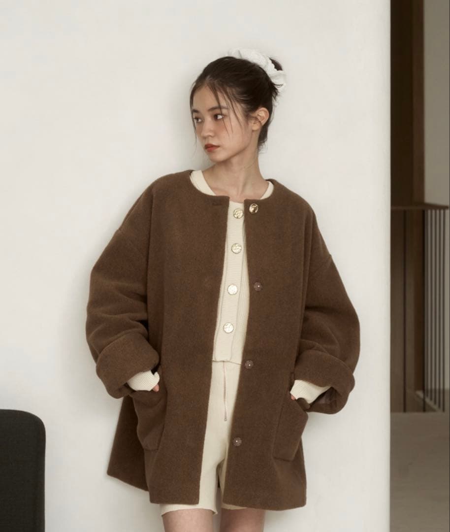 moi tytto ノーカラーボアミドルコート ブラウン