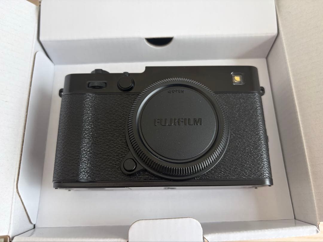 FUJIFILM X-E5 ブラック 室内試写のみ、サムグリップ付き。