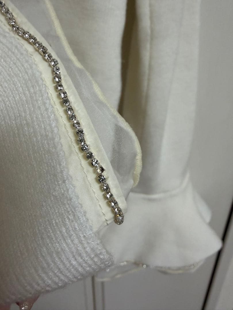 Her lip to Éclat Flared Sleeve Knit