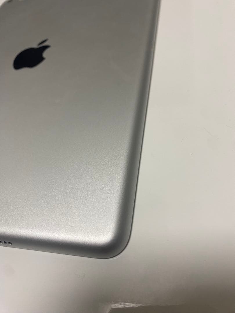 iPad 第7世代（32GB）シルバー