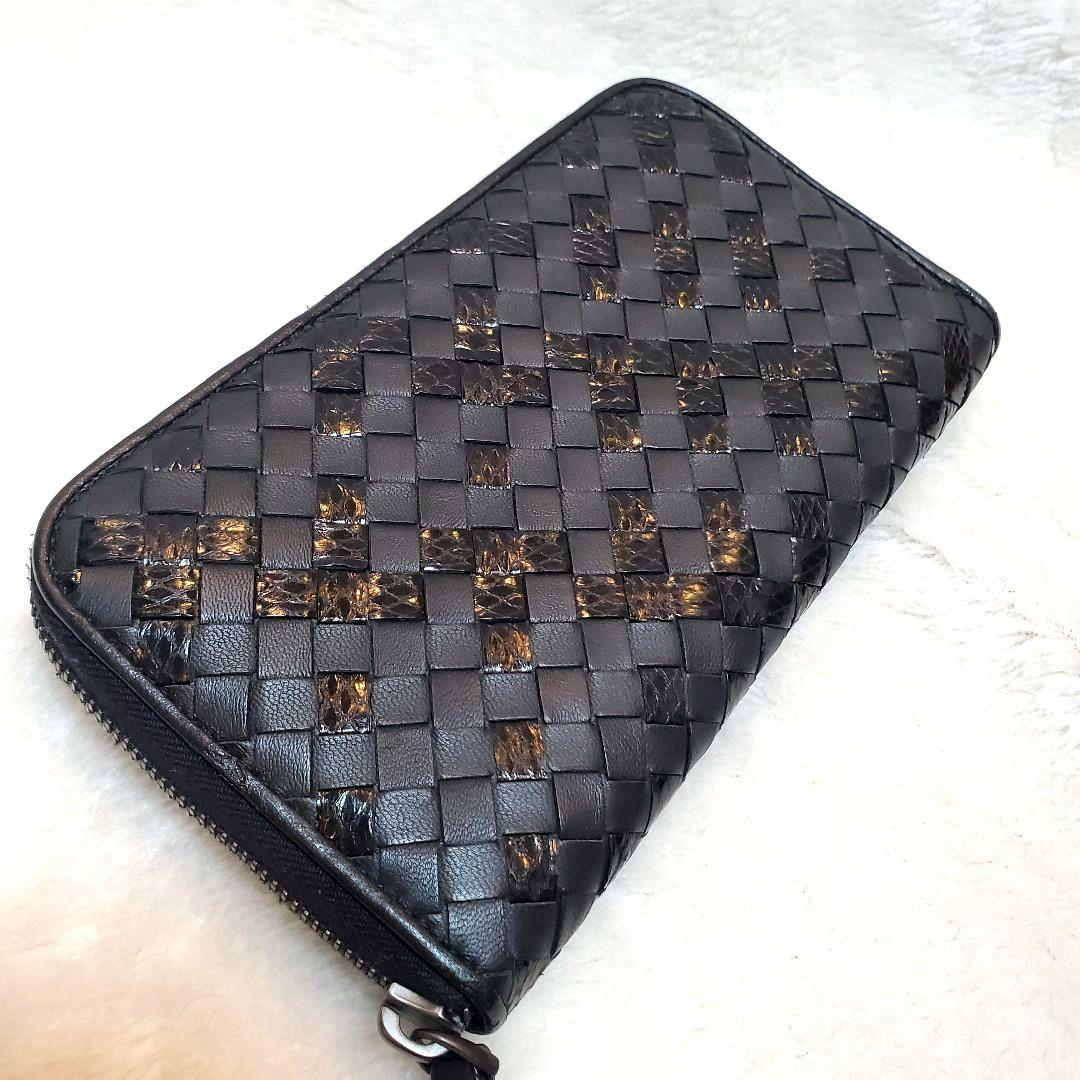美品 ボッテガヴェネタ イントレチャートパイソン　カーフ　ラウンド　長財布