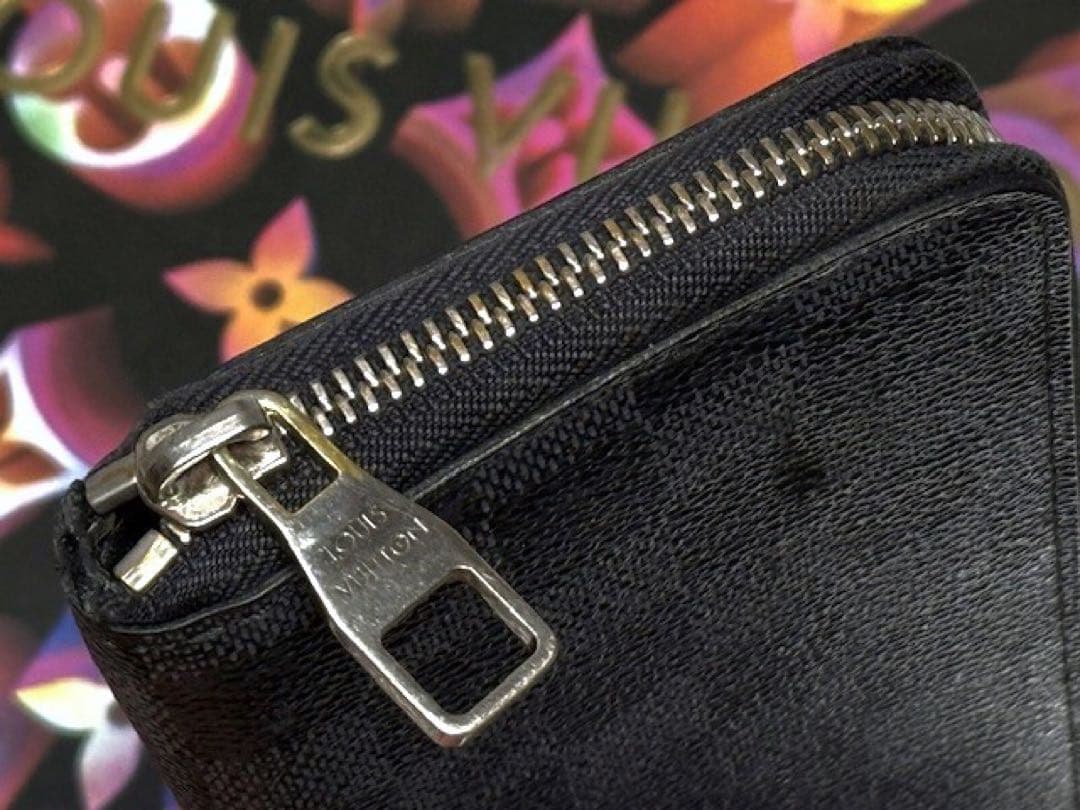 LOUIS VUITTONルイヴィトン　グラフィット　ジッピーヴェルティカル