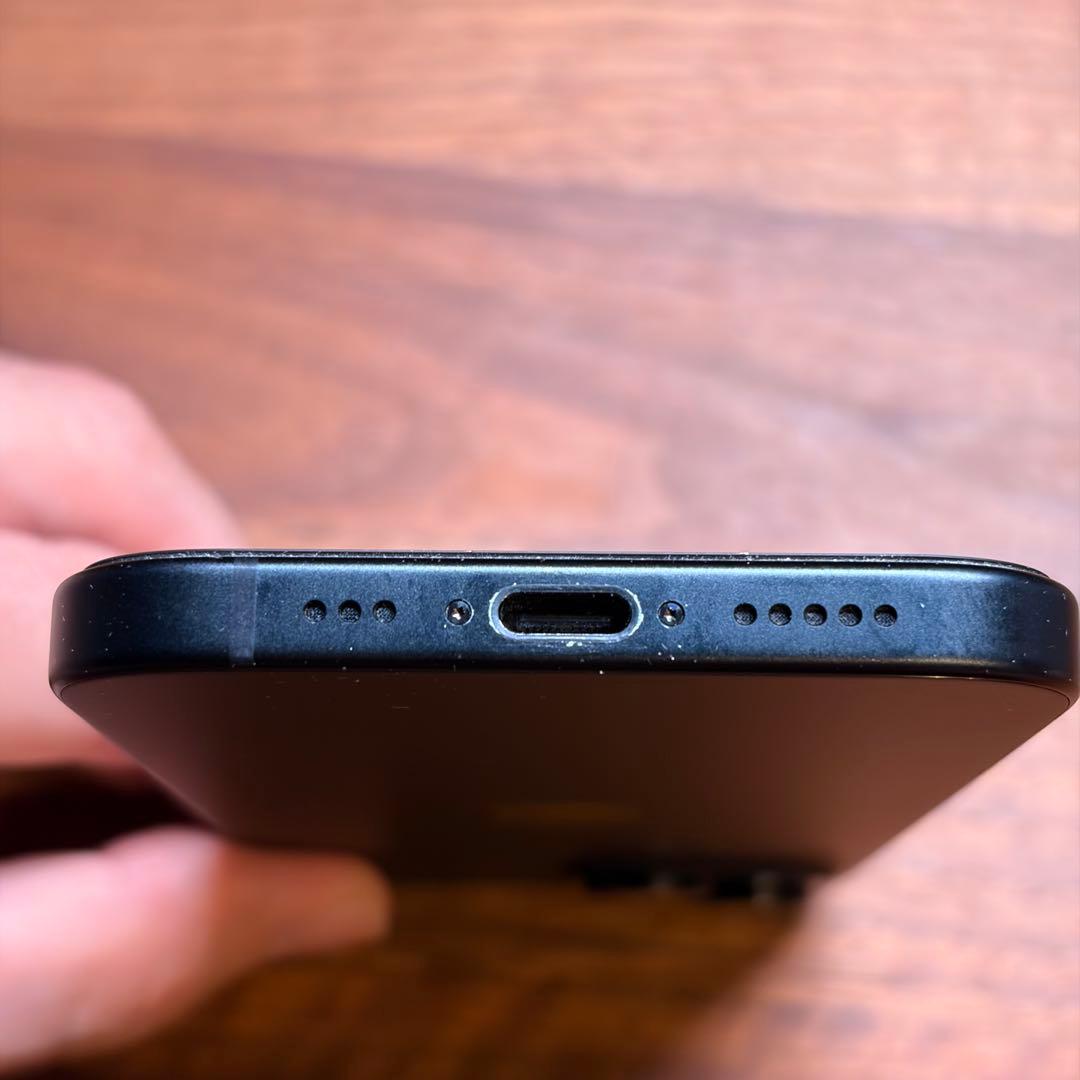 たにしゃん　iPhone 15 128GB