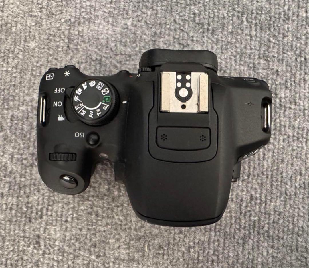Canon EOS 700D デジタル一眼レフカメラ